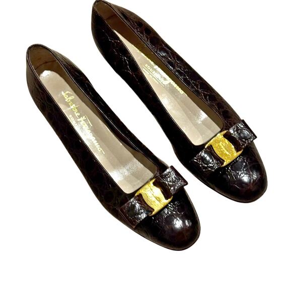 Salvatore Ferragamo Croc Embossed Vara Logo Bow Pump Brown Gold Size 8.5 - Picture 2 of 10
